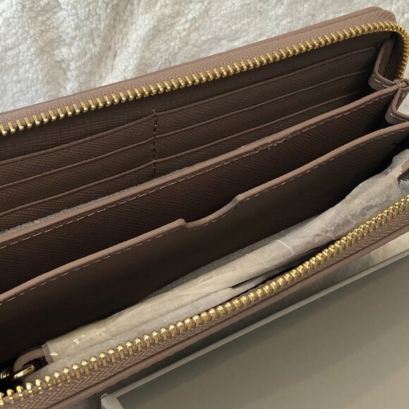 NWOT TR Large Women's Continental Custom Graved Wallet with Box - Picture 6 of 12